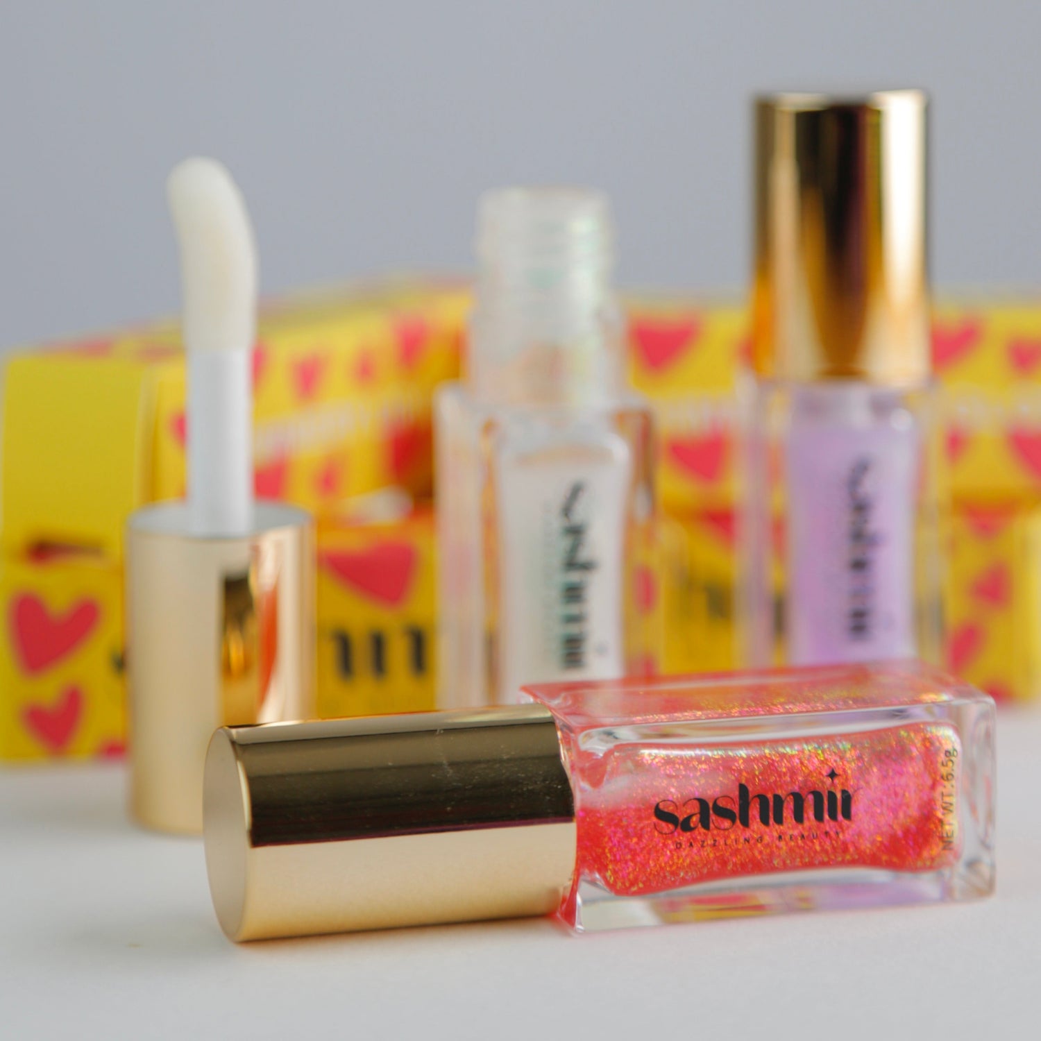 SHIMMERY LIP GLOSS